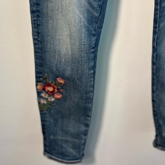 DRIFTWOOD Blue Jeans with Floral Embroidery - Picture 3 of 8